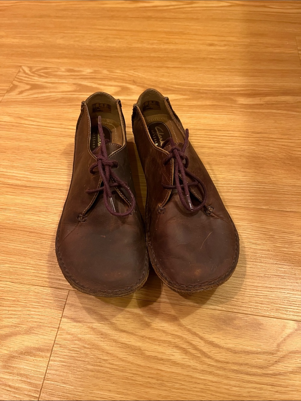 Clarks Women's Brown Leather Lace-Up Flats
